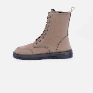 Barefoot Be flamboyant omega combat iš šono